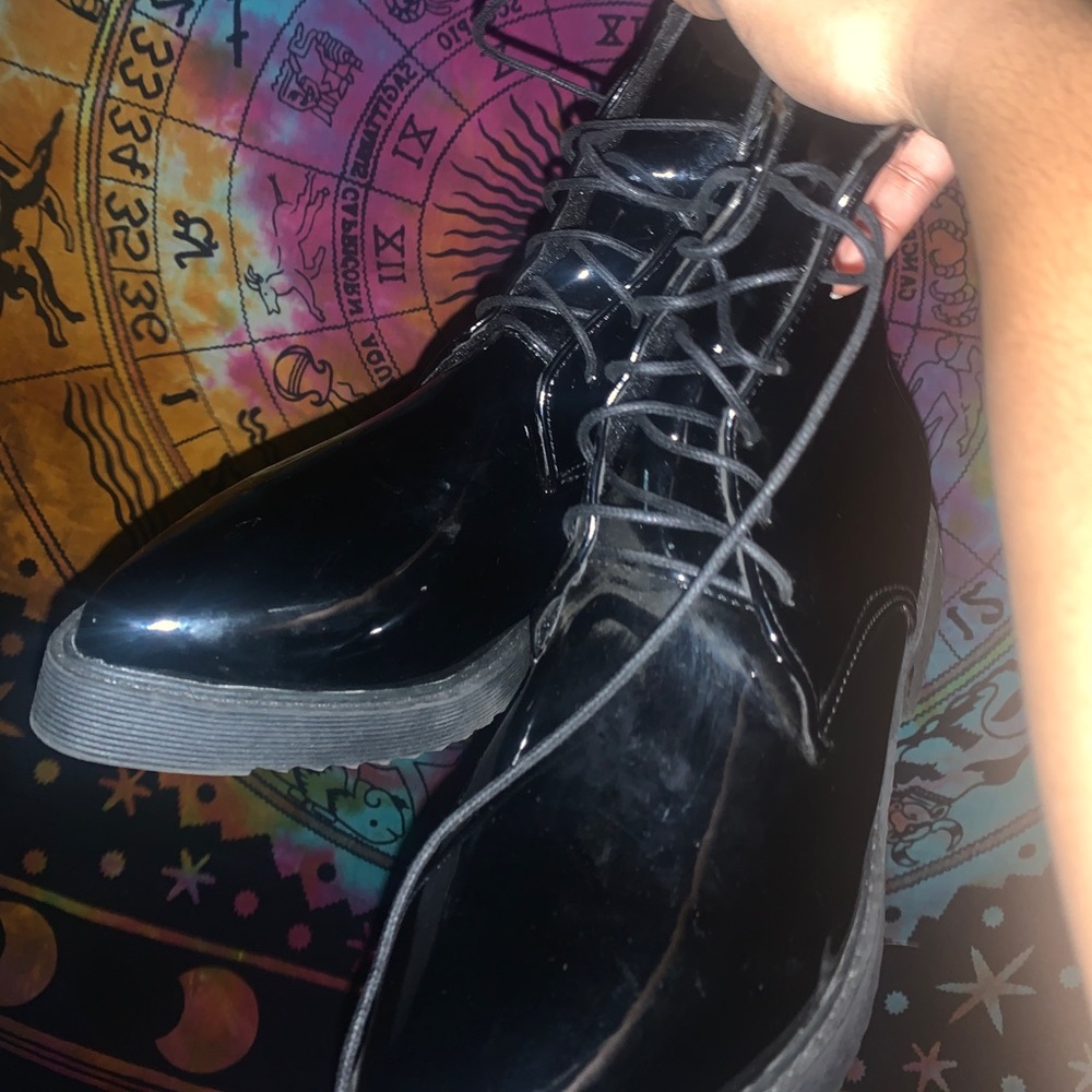 Pointed toe combat leather boots